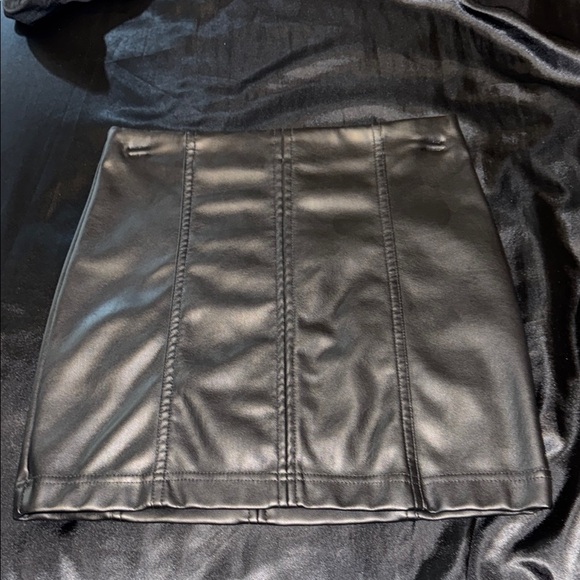 Tinseltown Black Faux Leather Mini Skirt - Picture 1 of 4